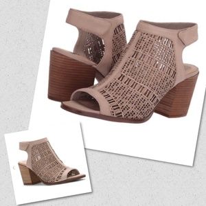 Vince Camuto Sandal